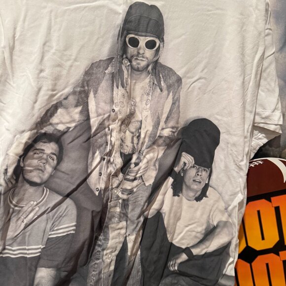 Vintage-Like Y2K Nirvana Kurt Cobain White Button Shirt (Men's 2XL) Hot Topic - Picture 7 of 11